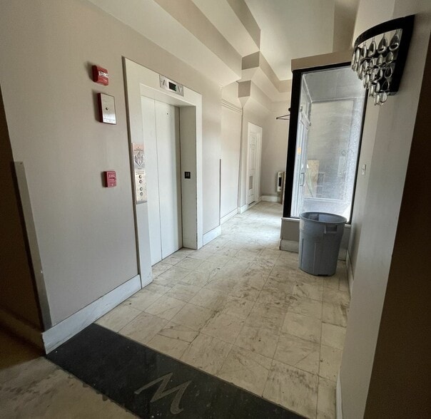 111 Woodward Ct, South Bend, IN for lease - Lobby - Image 3 of 7