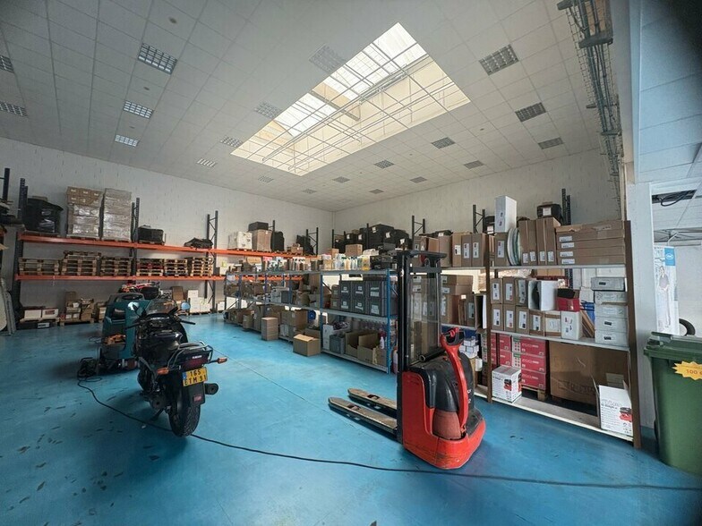 15 Rue Des Sources, Savigny-le-Temple for lease - Interior Photo - Image 3 of 7
