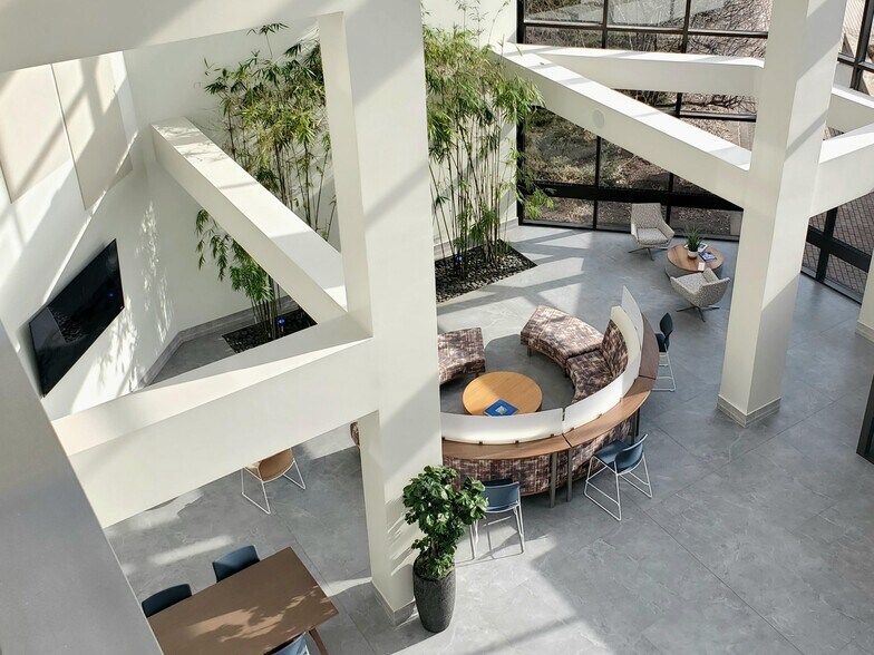 433 S Main St, West Hartford, CT à louer - Hall d’entrée - Image 2 de 9