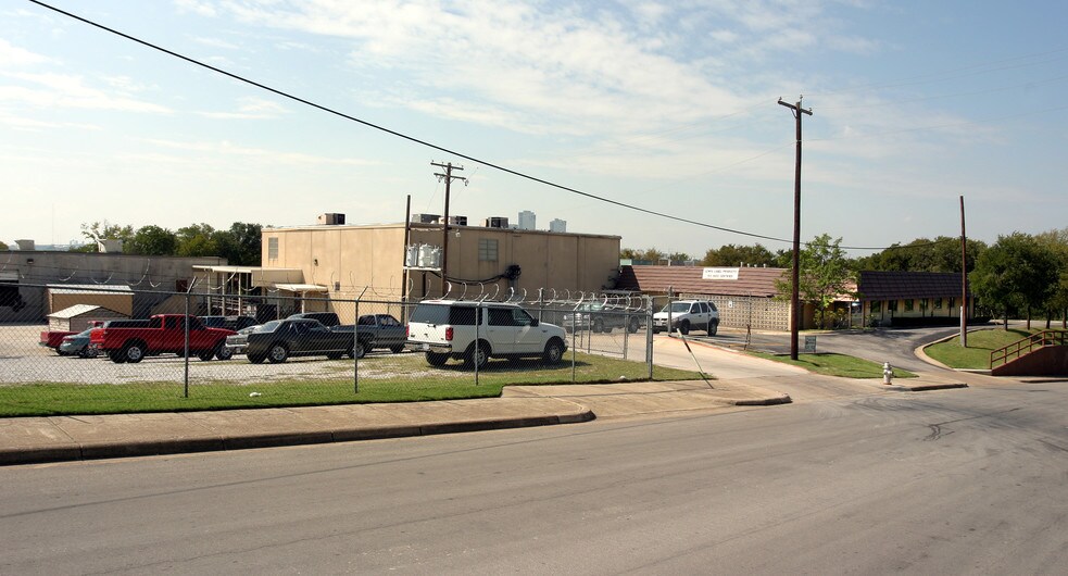 2300 Race St, Fort Worth, TX à louer - Photo du bâtiment - Image 3 de 12
