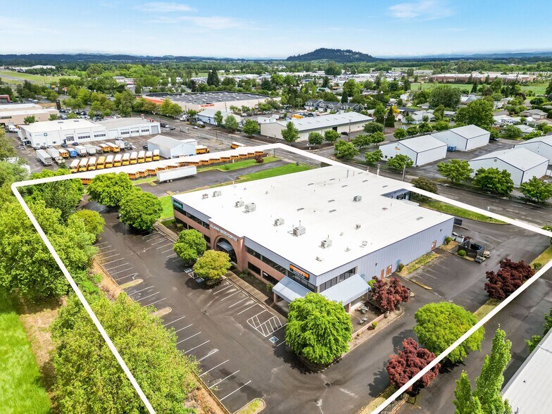 1852 Fescue St SE, Albany, OR à vendre - Photo du bâtiment - Image 3 de 86