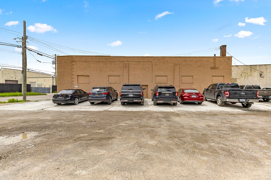 12950 Lyndon Ave, Detroit, MI à louer - Photo du bâtiment - Image 3 de 50