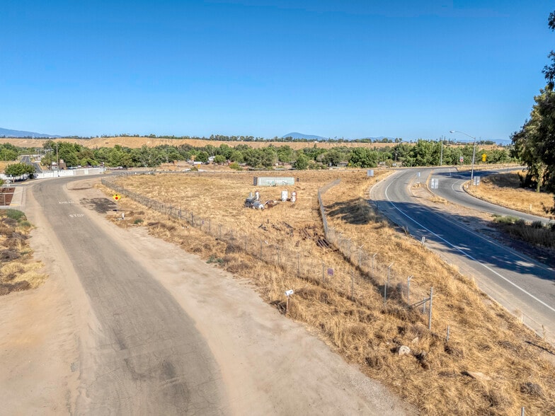 Angus Ln, Bakersfield, CA for sale - Building Photo - Image 2 of 13