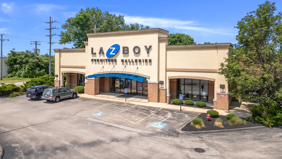 7793 Mentor Ave, Mentor, OH à vendre - Photo du bâtiment - Image 2 de 8