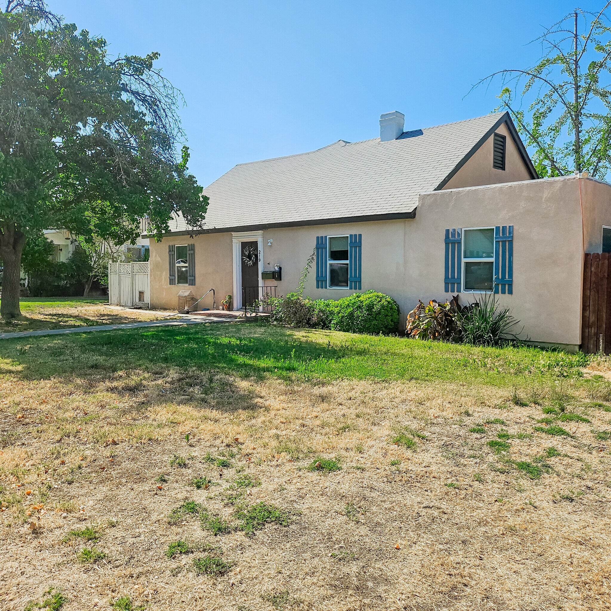 219 Lincoln St, Bakersfield, CA à vendre Photo principale- Image 1 de 3