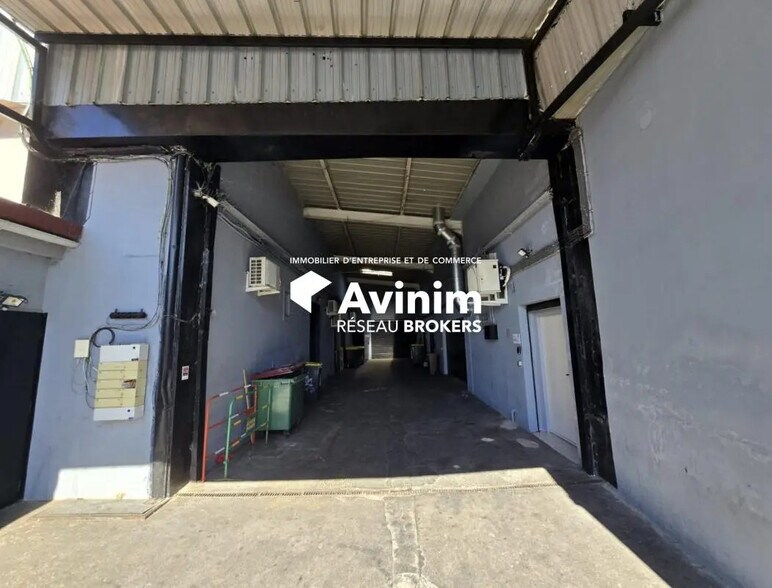 Industriel dans Montreuil à vendre - Photo du bâtiment - Image 2 de 4