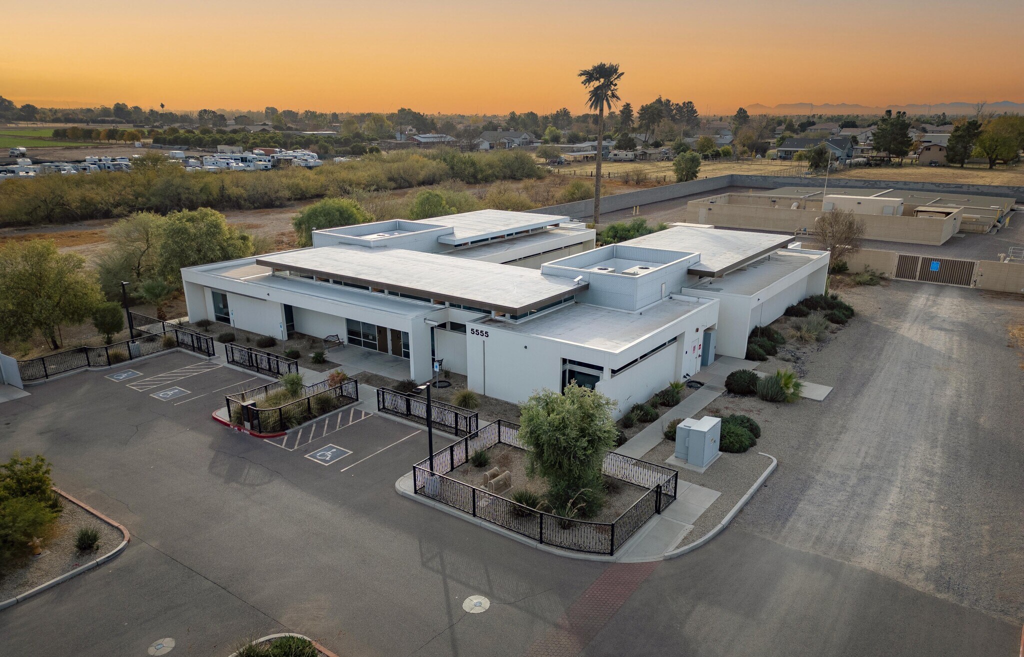 5555 E Baseline Rd, Mesa, AZ à vendre Photo du bâtiment- Image 1 de 18