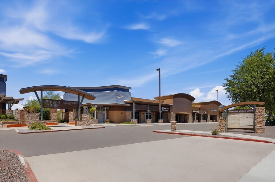 6750 W Thunderbird Rd, Peoria, AZ à louer - Photo du bâtiment - Image 3 de 9