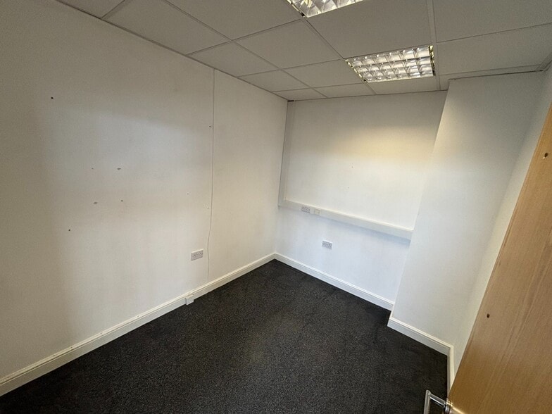 33 Lord St, Leigh for lease - Interior Photo - Image 2 of 7