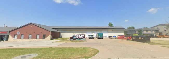 Plus de détails pour 2401 2nd St, Coralville, IA - Industriel à louer