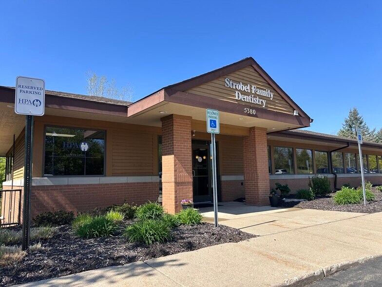 5380 Cascade Rd SE, Grand Rapids, MI à louer - Photo du bâtiment - Image 2 de 8