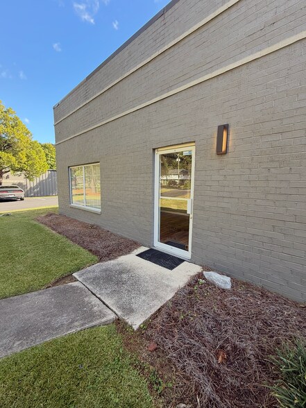 1235 Boone Hill Rd, Summerville, SC à louer - Photo du bâtiment - Image 3 de 12