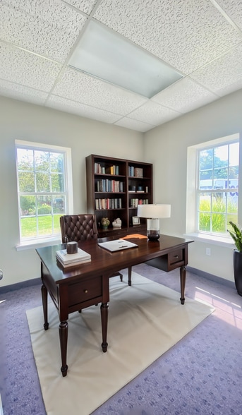 77 Broadway, Amityville, NY à louer - Photo du bâtiment - Image 3 de 7