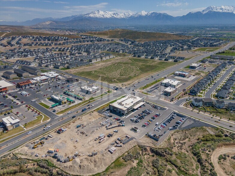 4165 N Pony Express Pky, Eagle Mountain, UT à vendre - Photo du bâtiment - Image 3 de 7