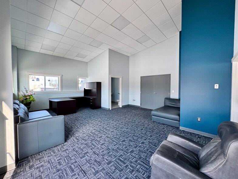 7A Industry dr, Berwick, ME à louer - Photo du bâtiment - Image 2 de 8