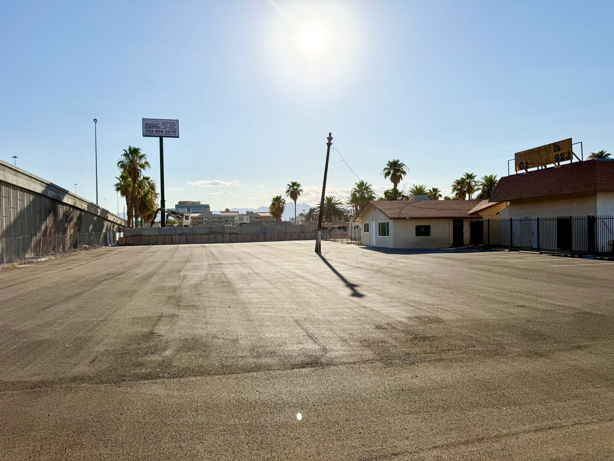 2039 W Bonanza Rd, Las Vegas, NV à louer Photo principale- Image 1 de 21