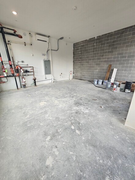 90 Wealthy St SE, Grand Rapids, MI à louer - Photo du bâtiment - Image 3 de 9