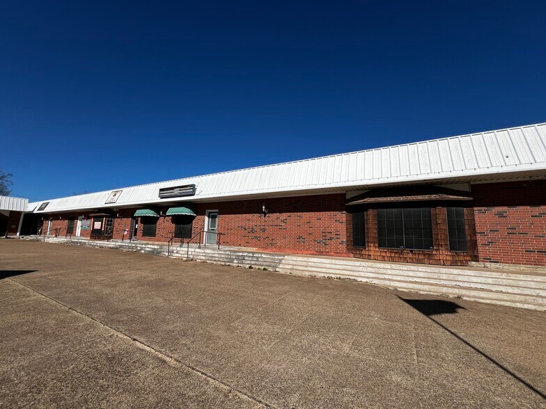 1101 W Commerce St, Buffalo, TX à vendre - Photo du bâtiment - Image 2 de 6