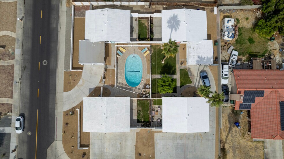 68080 Risueno Rd, Cathedral City, CA à vendre - Photo du bâtiment - Image 2 de 8