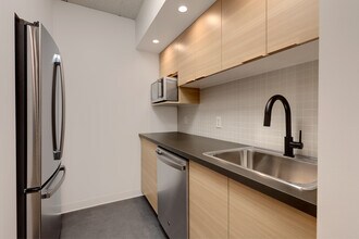 1726 Dolphin Av, Kelowna, BC for lease Interior Photo- Image 2 of 17