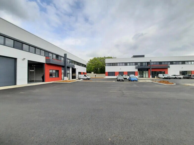 Flex dans Dardilly à louer - Photo du bâtiment - Image 1 de 3