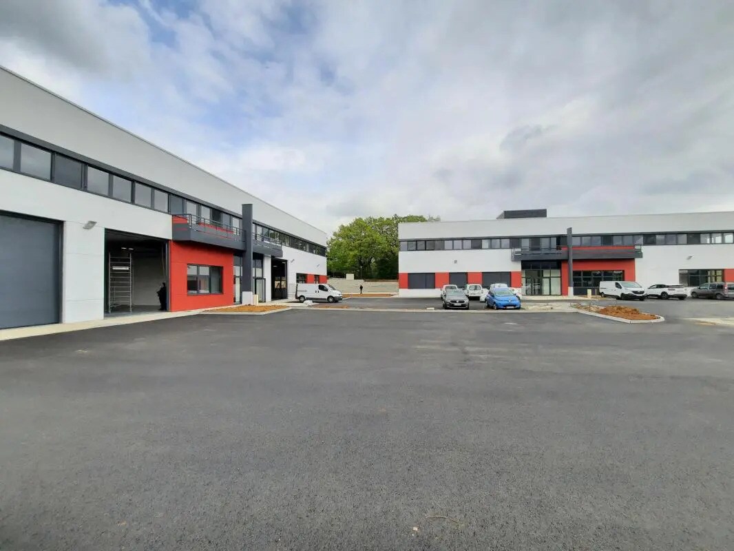 Flex dans Dardilly à louer Photo du bâtiment- Image 1 de 4