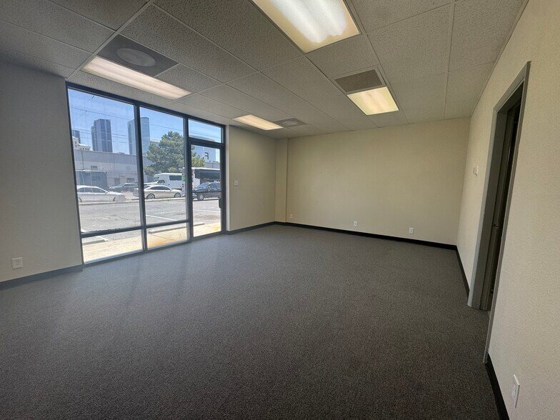 4291 Polaris Ave, Las Vegas, NV à louer - Photo du bâtiment - Image 2 de 5