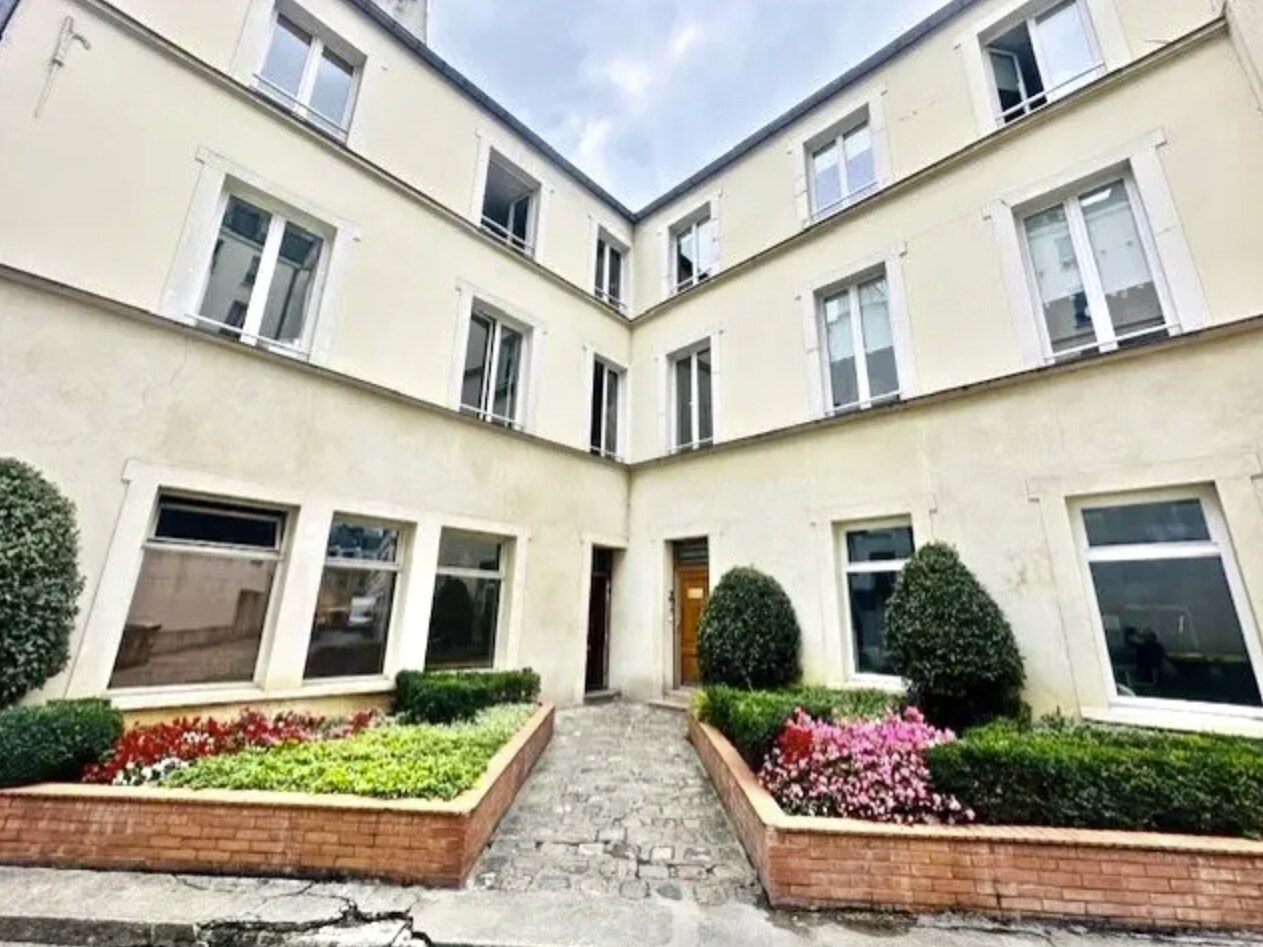 2 Rue de la Roquette, Paris for lease Primary Photo- Image 1 of 5