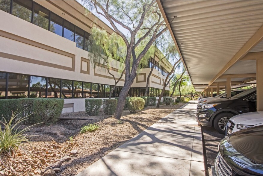7098 E Cochise Rd, Scottsdale, AZ à louer - Photo du bâtiment - Image 2 de 12