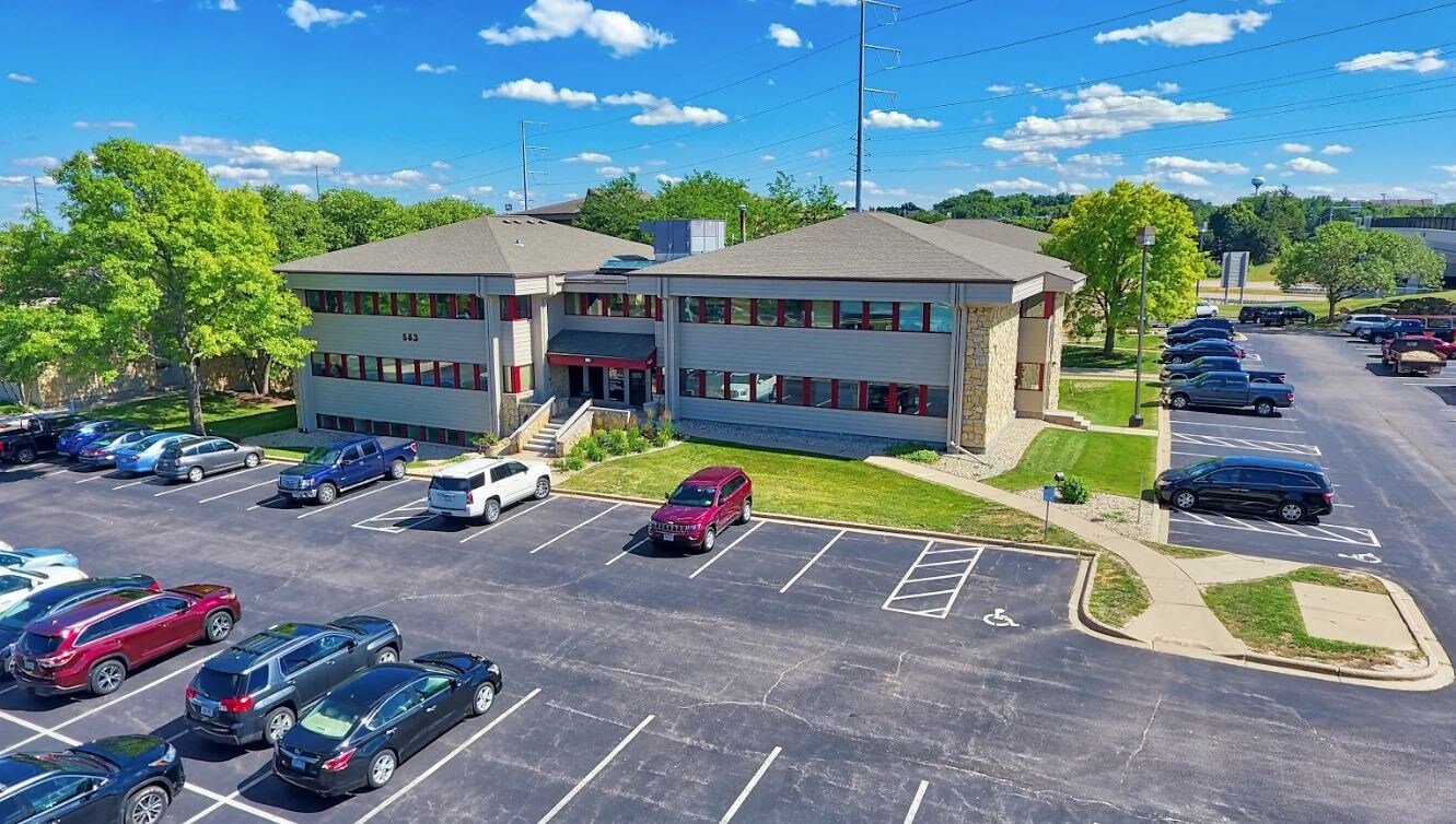 583 D'Onofrio Dr, Madison, WI for sale Primary Photo- Image 1 of 10