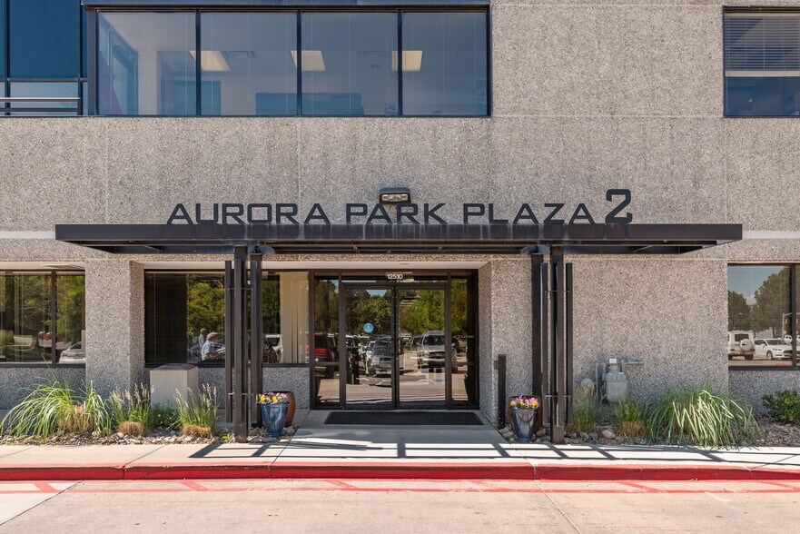 12500-12510 E Iliff Ave, Aurora, CO à louer - Photo du bâtiment - Image 3 de 22