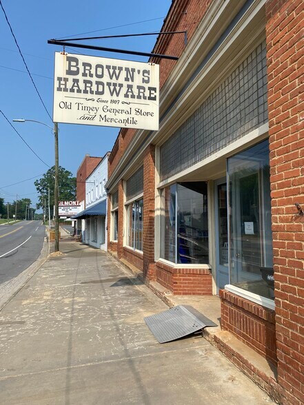 103 N Main St, Mount Gilead, NC à vendre - Photo du bâtiment - Image 3 de 7