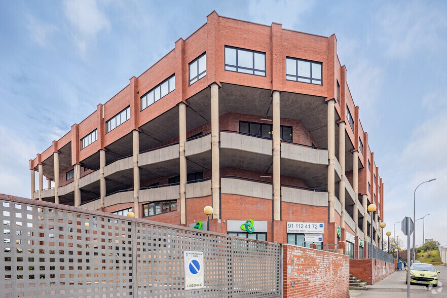 Calle San Máximo, 31, Madrid, Madrid for lease - Building Photo - Image 3 of 5