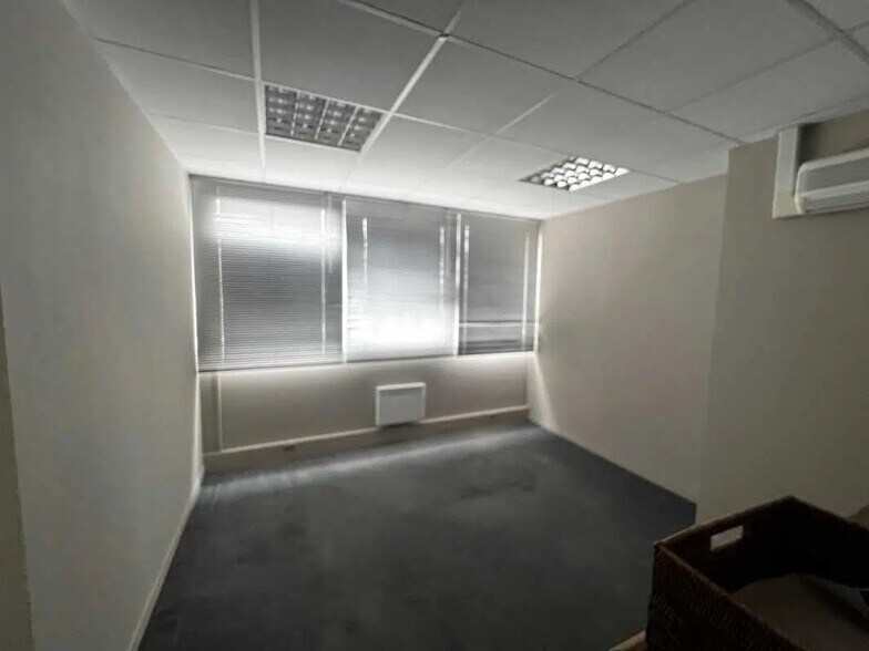 Office in Lille for lease - Interior Photo - Image 2 of 4