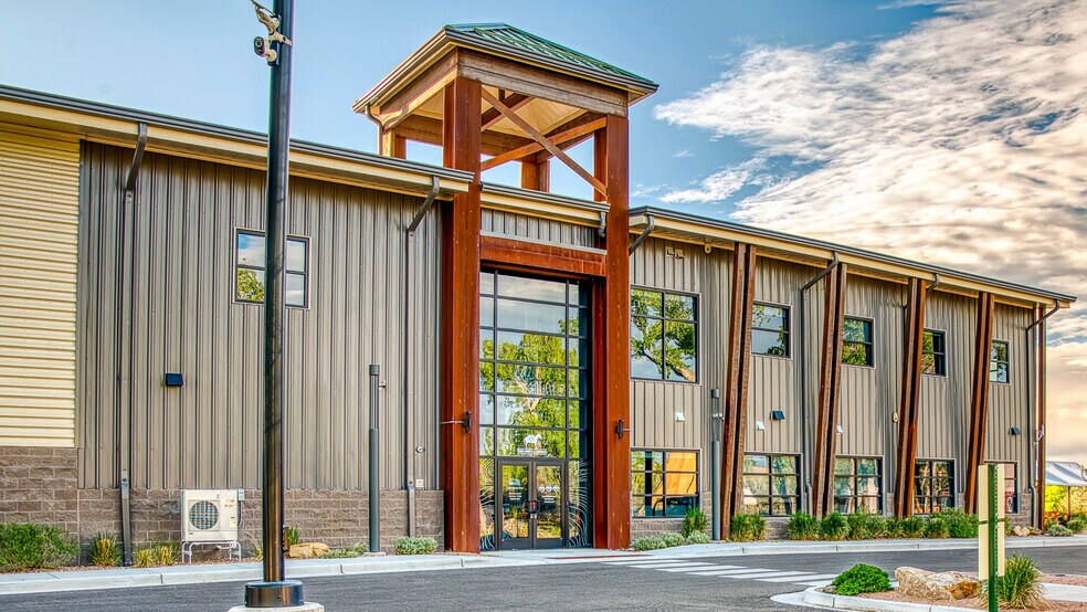 1227 Mayfly Dr, Montrose, CO à vendre - Photo du bâtiment - Image 3 de 23