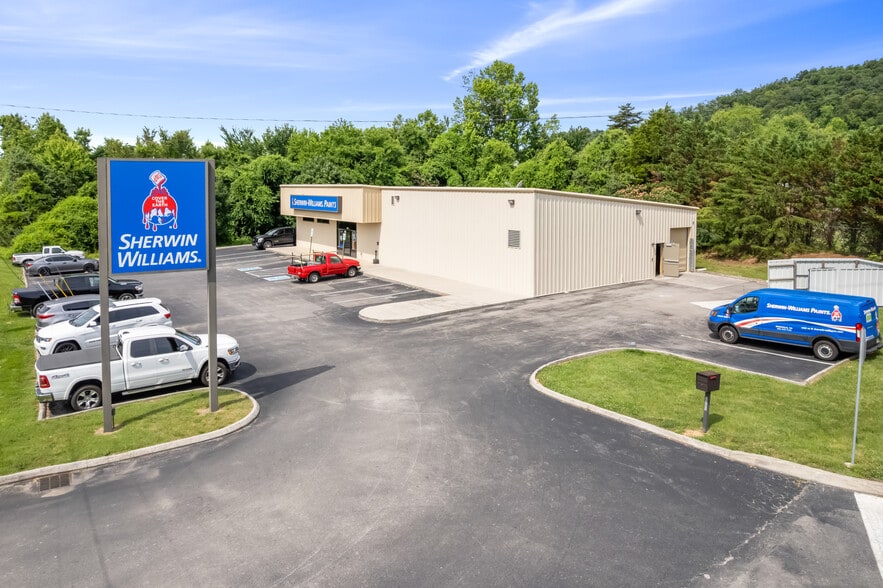 2305 Callahan Dr, Knoxville, TN à vendre - Photo du bâtiment - Image 2 de 6