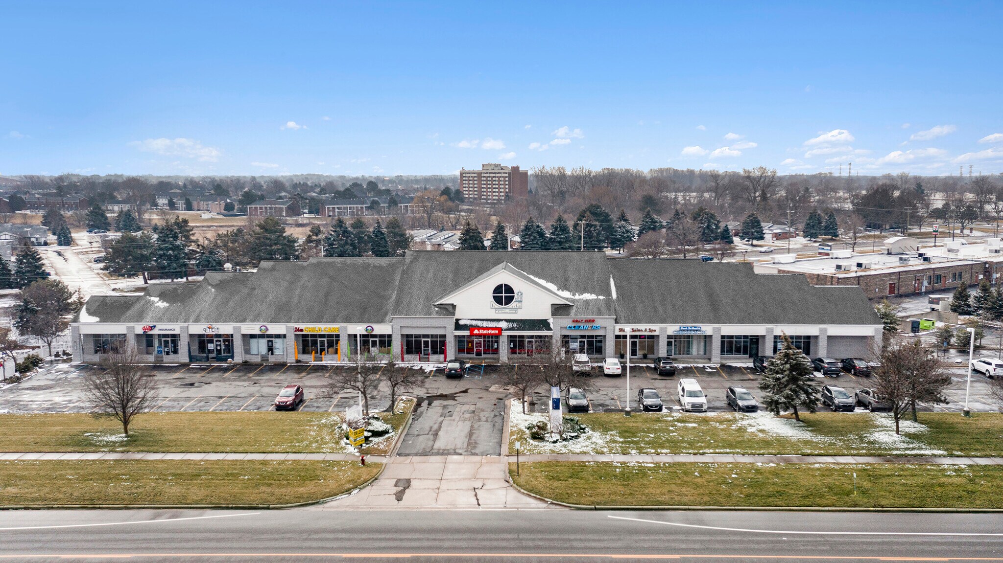 38121-38177 Utica Rd, Sterling Heights, MI à louer Photo du bâtiment- Image 1 de 6