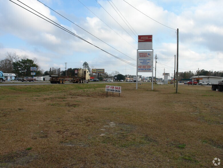 8701 Pensacola Blvd, Pensacola, FL for sale - Primary Photo - Image 1 of 5