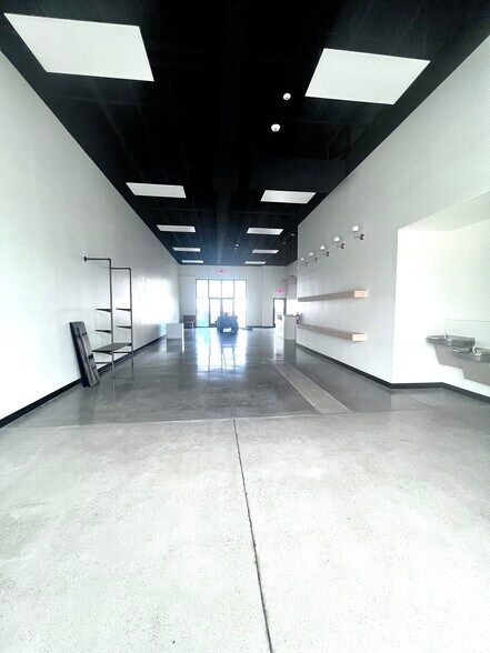 2440 S Main St, Woods Cross, UT à louer - Photo intérieure - Image 3 de 9