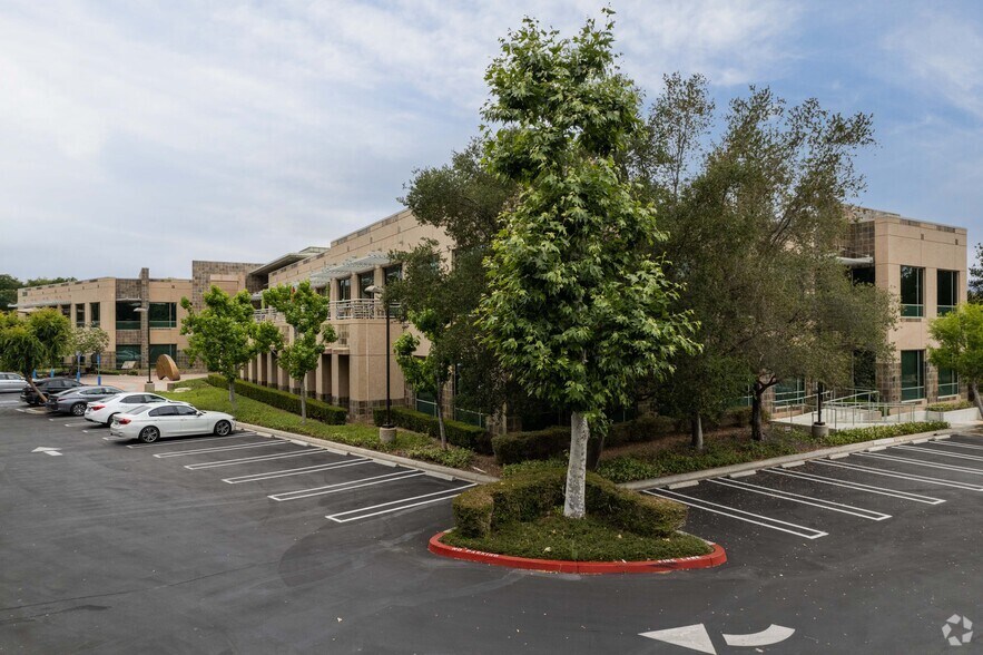 30301 Agoura Rd, Agoura Hills, CA à louer - Photo du bâtiment - Image 2 de 7