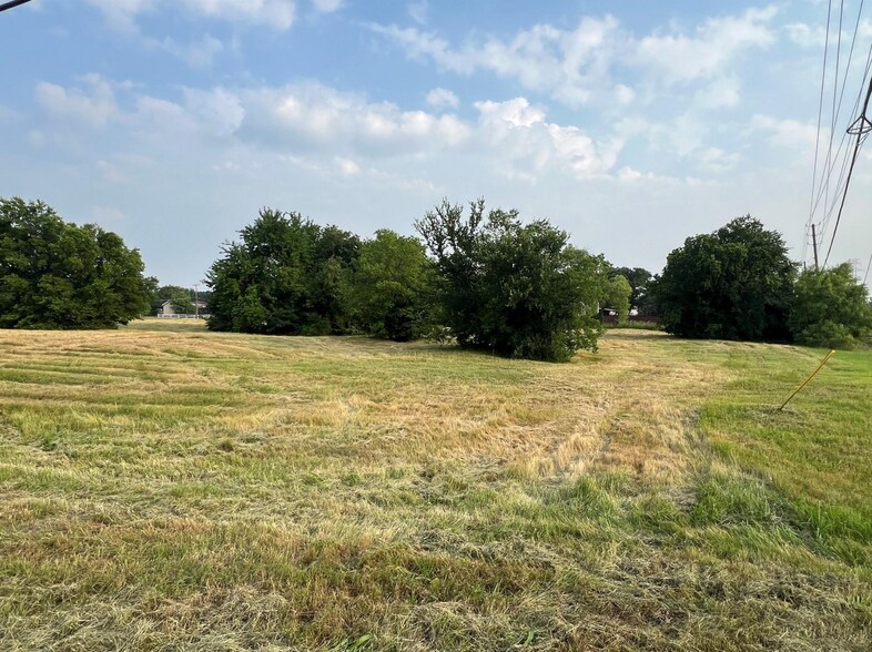 810 Barnes Bridge Rd, Mesquite, TX à vendre - Photo du bâtiment - Image 2 de 6