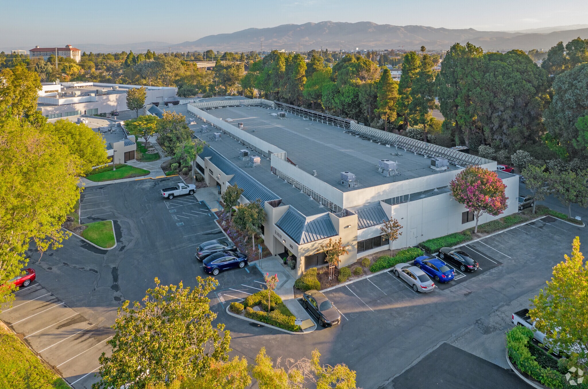 960-978 Rincon Cir, San Jose, CA à vendre Photo du bâtiment- Image 1 de 17