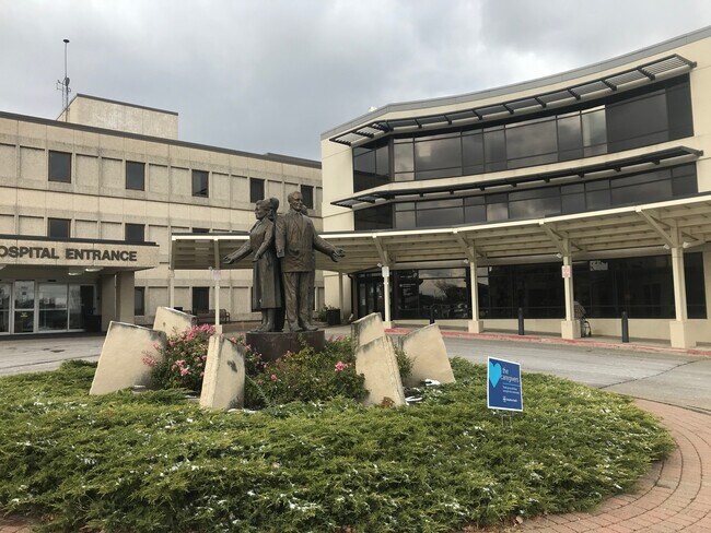 More details for 3 S 4th Ave, Marshalltown, IA - Health Care for Sale