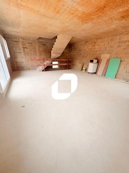 Office in Fontenay-sous-Bois for lease - Building Photo - Image 1 of 8