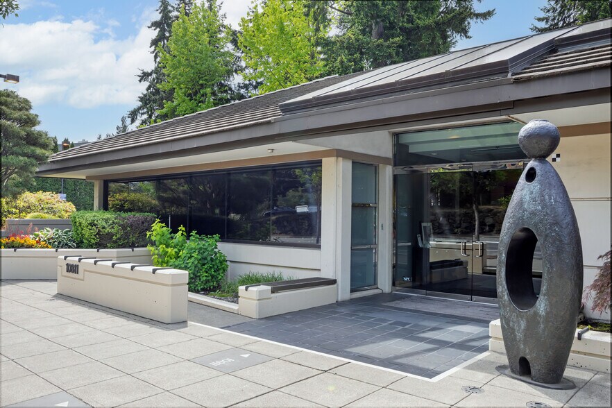10801 Main St, Bellevue, WA à louer - Photo du bâtiment - Image 3 de 4