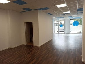 Retail in València, Valencia for lease Interior Photo- Image 2 of 6