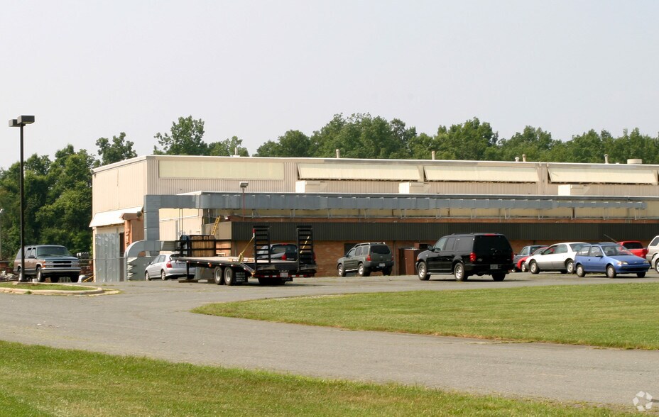 911 E Elm St, Graham, NC for sale - Building Photo - Image 2 of 8