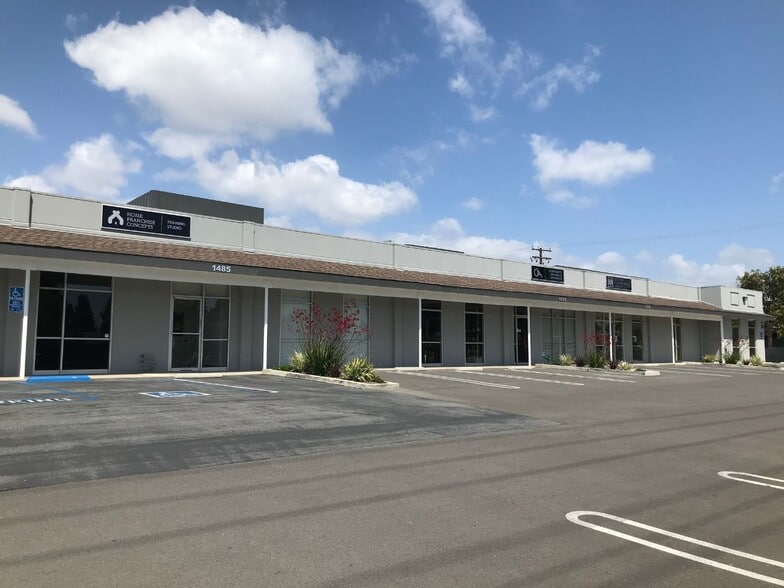 1471-1495 E Warner Ave, Santa Ana, CA for lease - Building Photo - Image 2 of 8