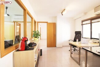 Plus de détails pour Multi-résidentiel à vendre