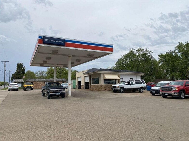 743 Broadway St E, Monticello, MN à vendre - Photo du bâtiment - Image 1 de 14
